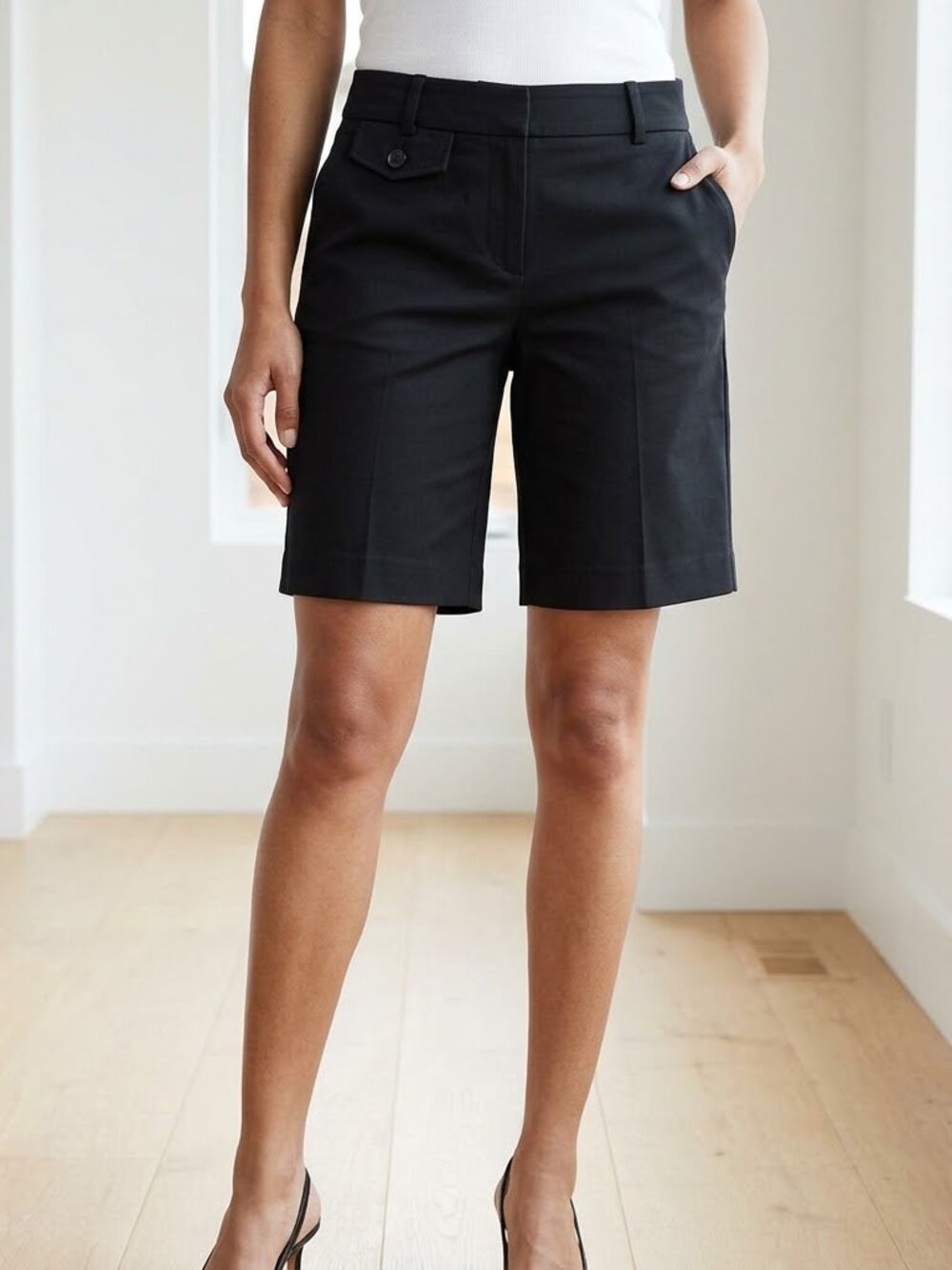 GAP Black stretch bermuda shorts w/ coin pocket - Size 4 (Classy & Versatile)